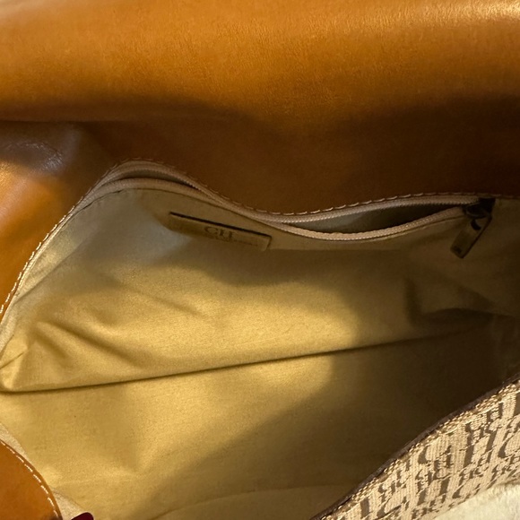 Like new Carolina Herrera Sholder Bag! - Picture 5 of 6